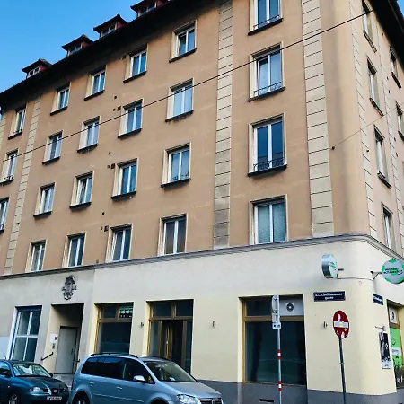 Wonderful Big Near Yppen Market * Vienna