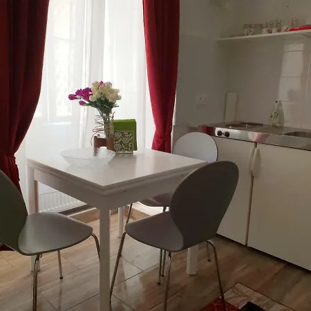 Cozy 5 Apartment *