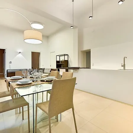 Luxury Apartment *