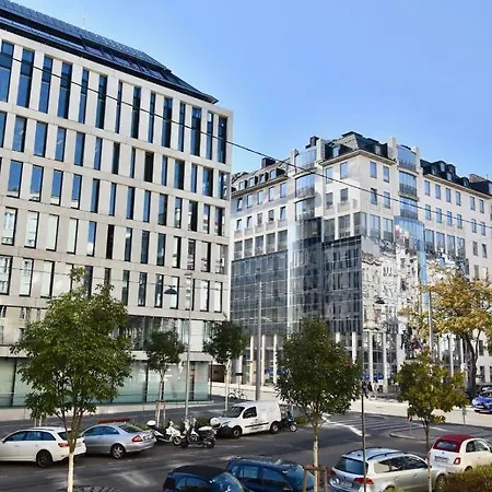 Schottenring Stock Exchange * Viena