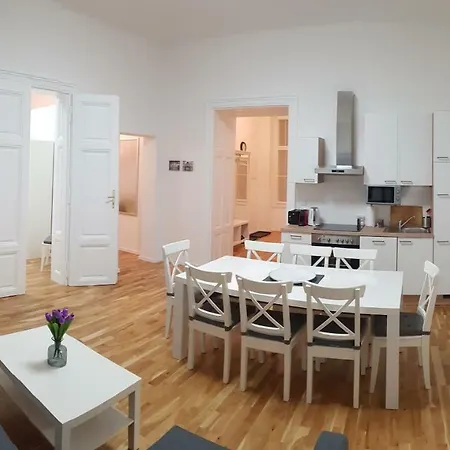 Apartment Living - Naschmarkt