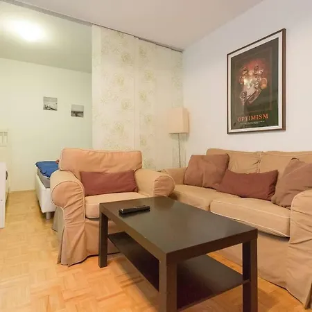 Apartment Relaxing Terrace In Lively Area