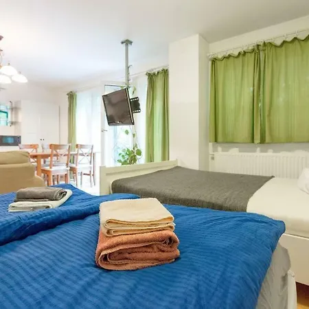 Relaxing Terrace In Lively Area Apartment Wien