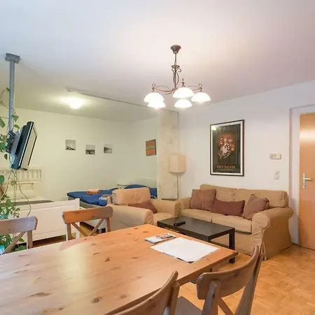 Relaxing Terrace In Lively Area Apartment Wien