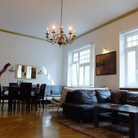 Royal Palace Apartment