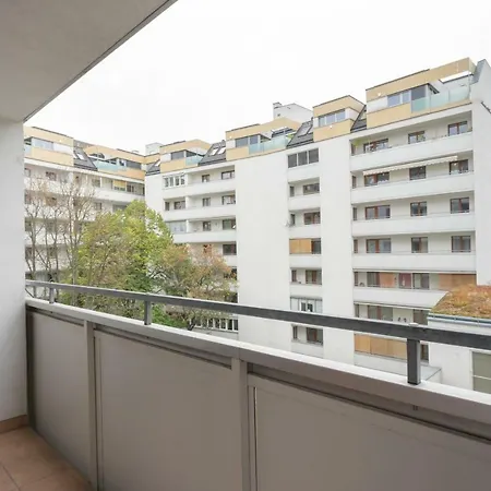 Spacious With Balcony Appartamento Vienna