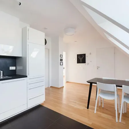 Leystrasse - Zwischen Donauinsel, Altstadt Und Messezentrum * Vienna