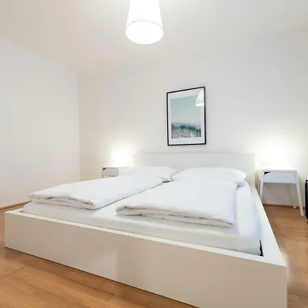 Beautiful City At Famous Ballgasse Appartement *