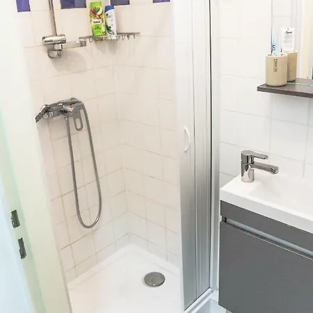 Gorgeous Flat Only 15 Min To Center Apartment *