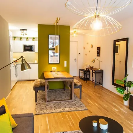 Cozy & Cool * 5 Min To City Center