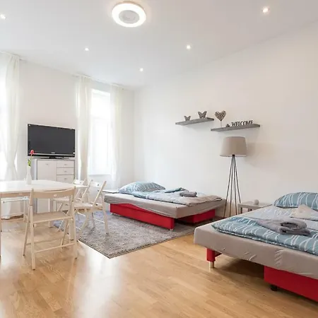 Bright Red Heart In Leopoldstadt Apartment Wien