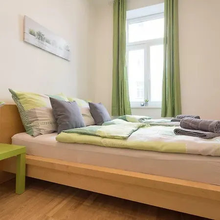 Bright Red Heart In Leopoldstadt Apartment Wien