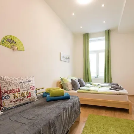 Apartment Bright Red Heart In Leopoldstadt