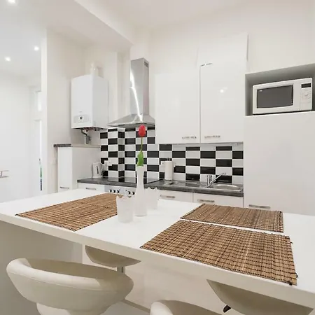 Apartment Bright Red Heart In Leopoldstadt Wien