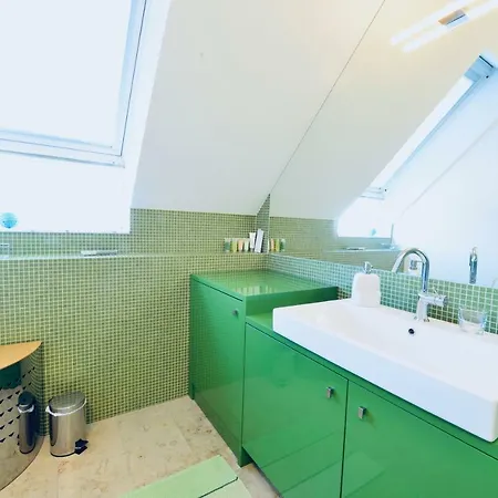 Apartment Exclusive Attic Flat With Balcony Close Karlsplatz