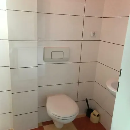 Viktoria Hostel *