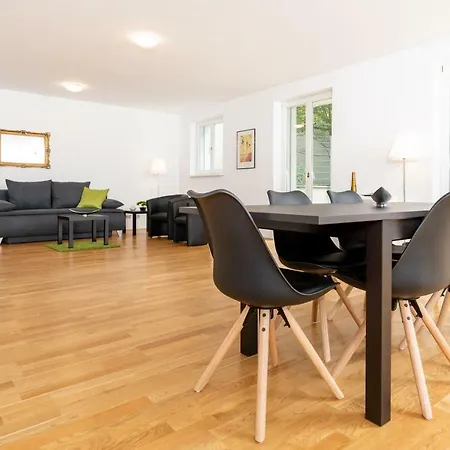 - Schwarzenbergplatz Daire *