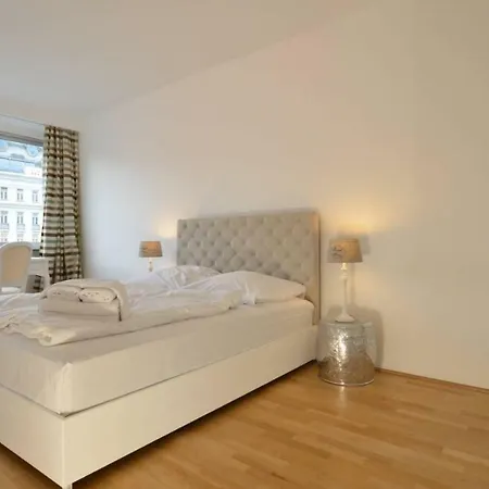 Residence, Naschmarkt - Karlsplatz * Wiedeń