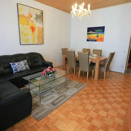 Mozart Apartment Vienna