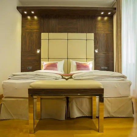 Western Arcadia Hotel 4*