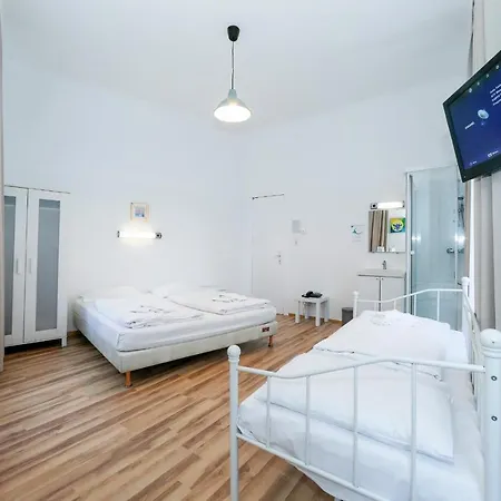 מלון Timeout Hotel, 5 Min To Center, Self Check In 2*