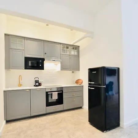 Brand New Very Central - Studio Apartment *