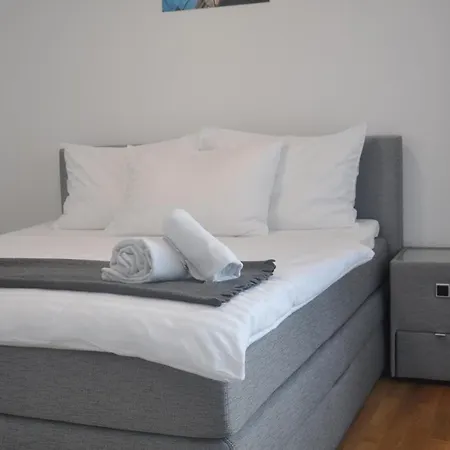 4 Beds And - Contactless Check-in Apartment *