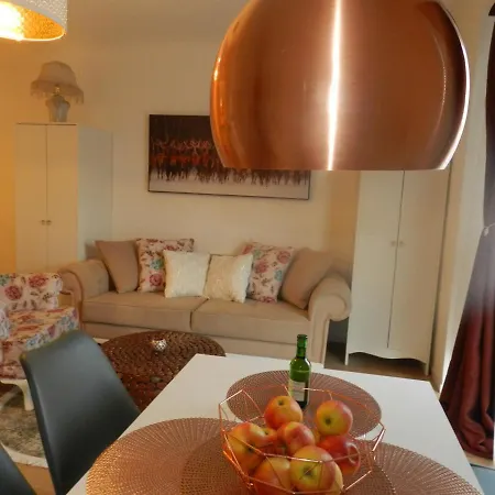 Klassik And Sunny Apartment! דירה