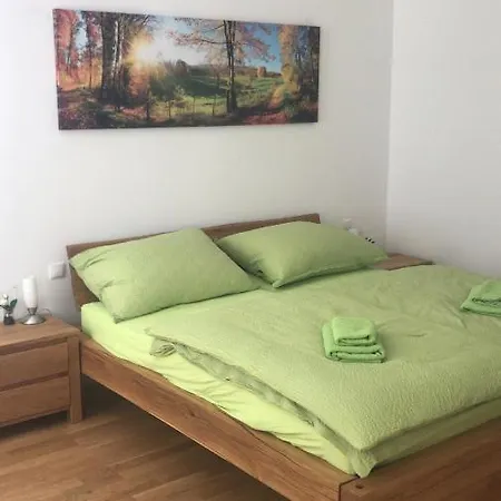 One Private In Luxury With Shared Kitchen And Shared Bathroom *