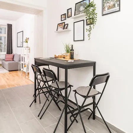 Sigmund Freud Lounge Apartment *