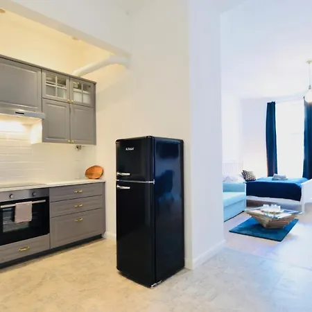 Brand New Very Central - Studio Apartament