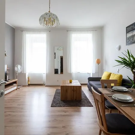 Sunny Renovated Close To Downtown Apartment Vienna