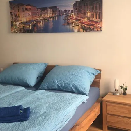 One Private In Luxury With Shared Kitchen And Shared Bathroom Apartment *