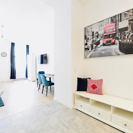 Brand New Very Central - Studio Apartment *