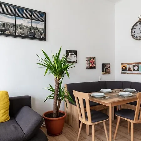 Apartment Sunny Renovated Close To Downtown Vienna