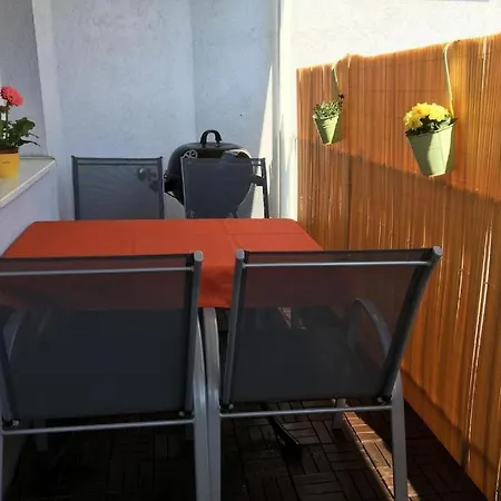 Family-friendly Flat With Balcony Apartmán
