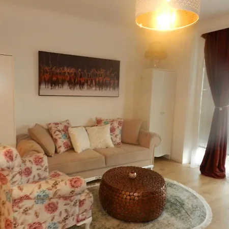 Klassik And Sunny Apartment! דירה *