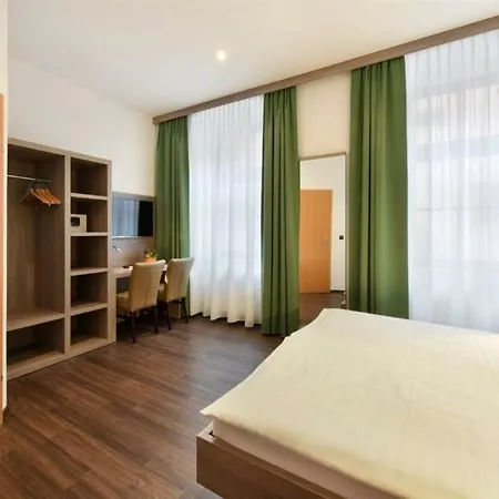 Lucia Hotel 3*