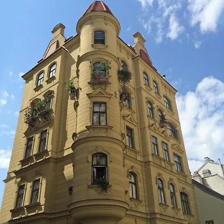 7th Heaven Center Apartment *