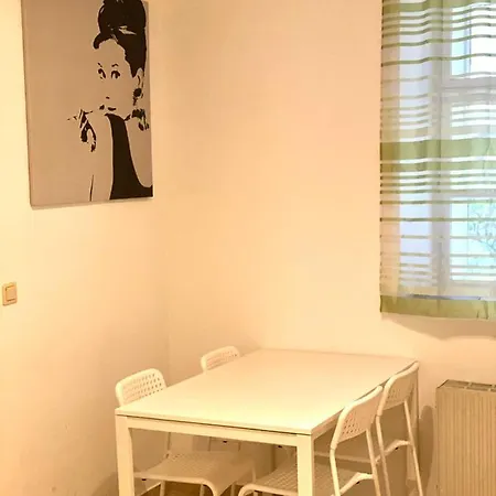 Opera Apartment *