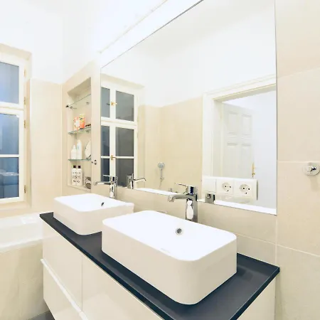 Fantastic 3-bedroom-apartment In Mitte