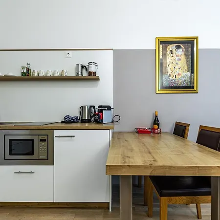 Christian Oper - Contactless Check In Apartment