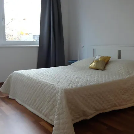 United Nations 4 Apartment *