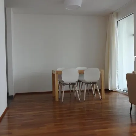 United Nations 12 Apartment *