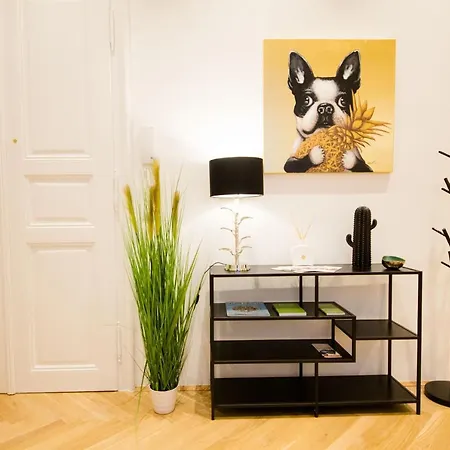 Opera - Mai's Apartment