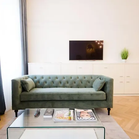 Opera - Mai's Apartment