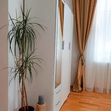 Corner 1020 Apartment