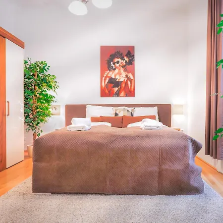 Sky9 Center Apartment Vienna