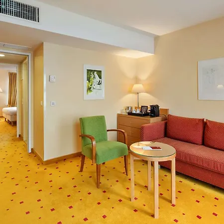 Courtyard By Marriott Schoenbrunn 4*