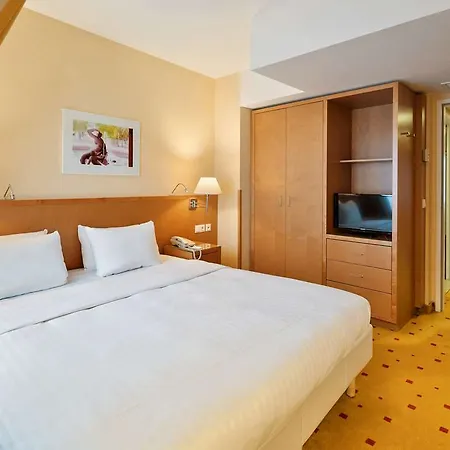 Courtyard By Marriott Schoenbrunn Hotell 4*
